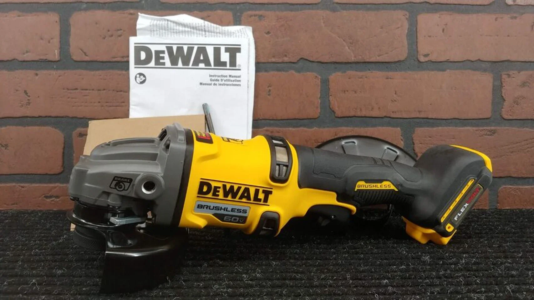 

Dewalt DCG418 60V Flexvolt 4 1/2"-6" Brushless Angle Grinder-***NEW*** body only