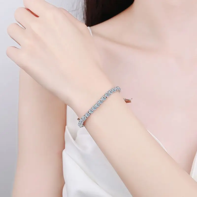 Ms. PT950 Platinum Bracelet, Platinum Filled Four-Claw 10 Points Mossanite, 18cm (Single 10 Points) 5.4 Carat. 4