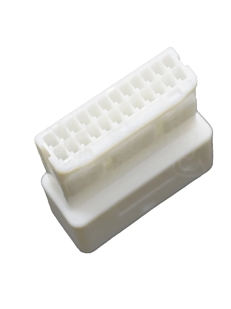 TE/AMP 1318917-1 / 1376103-1 Automotive Connector 24-Pin Housing for Male/Female Terminals 0.64/025 Connector System