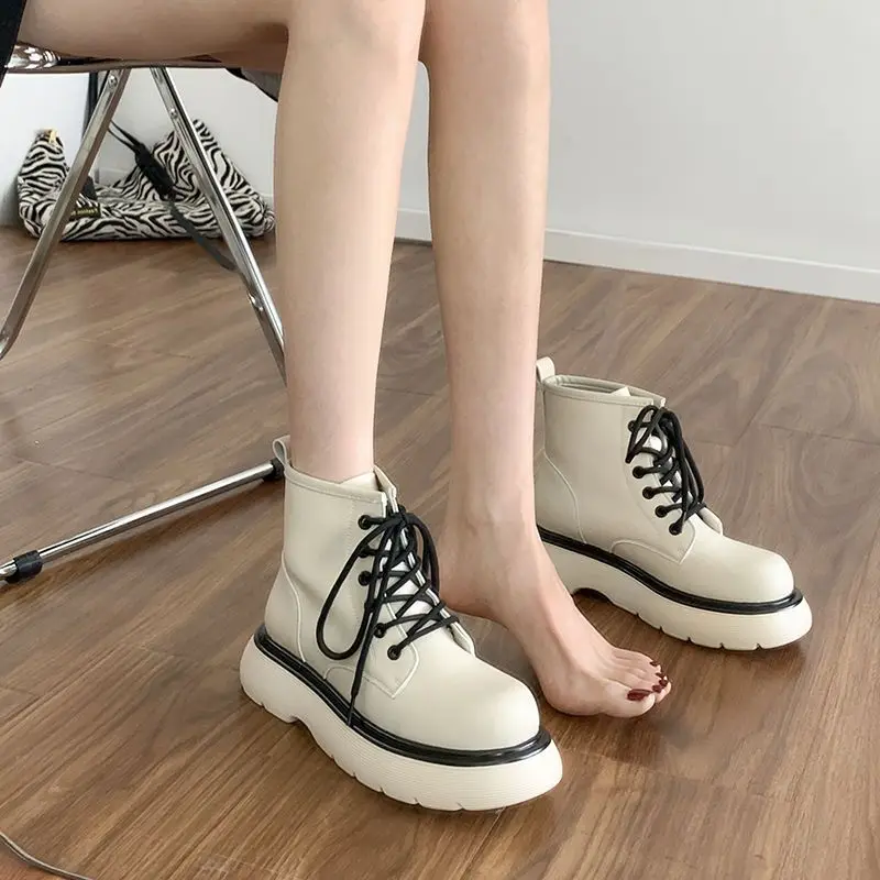 

Leather Ankle Boots Women Flat Sneakers Autumn Thick Sole Round Toe Lace Up Shoes Lady Fashion Comfort Motorcycle Platform Botas