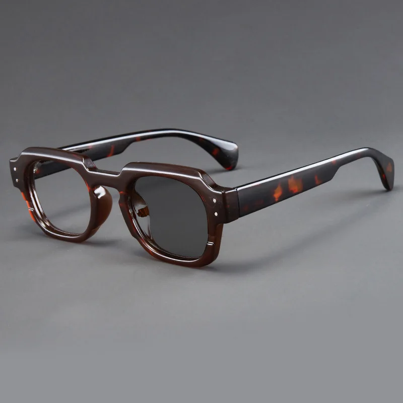 Stylish Oversized Photochromic Grey-tinted Reading Glasses for Trendy Eye Protection