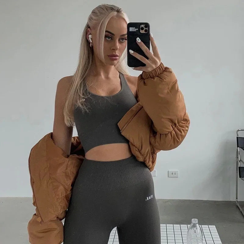 Рисунок 3 - Осенне-зимние пуховики