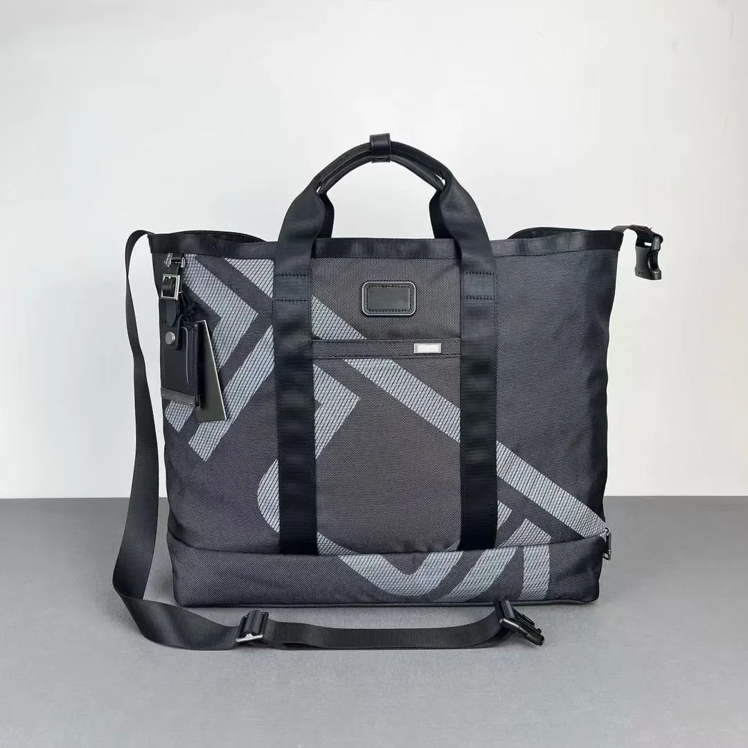 Handheld travel bag, large capacity sports and fitness bag, lightweight storage luggage bag, one shoulder crossbody travel bag