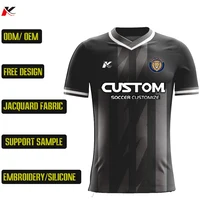 Chemise de football par sublimation en gros Kit d'uniformes de football pour hommes jacquard personnalisés Vêtements de sport d'entraînement avec logo brodé X5556 1