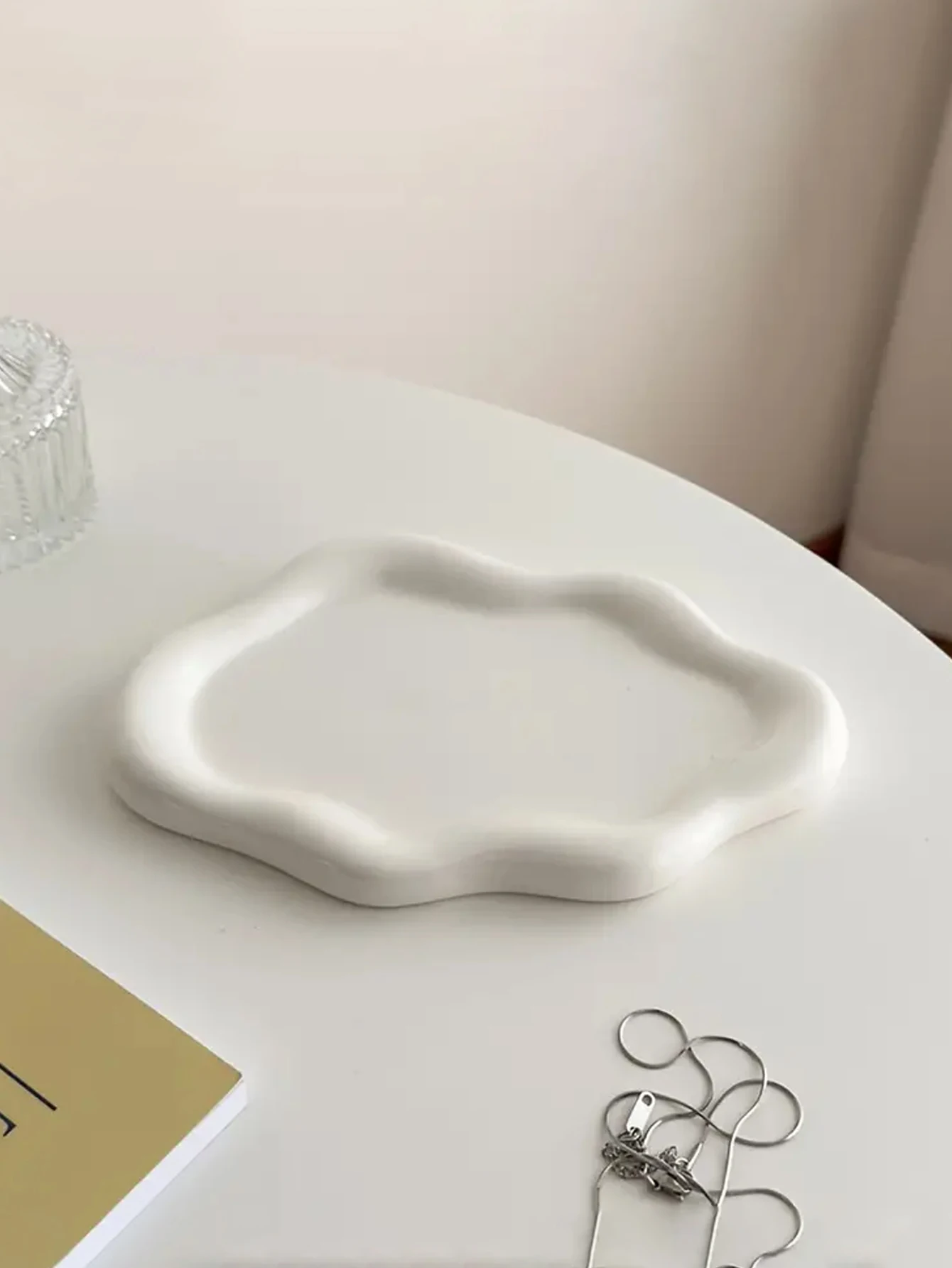Simple Stylish Cloud Ceramic Jewelry Storage Tray Jewelry Earrings Display Desktop Ornaments Gifts for Friends 6
