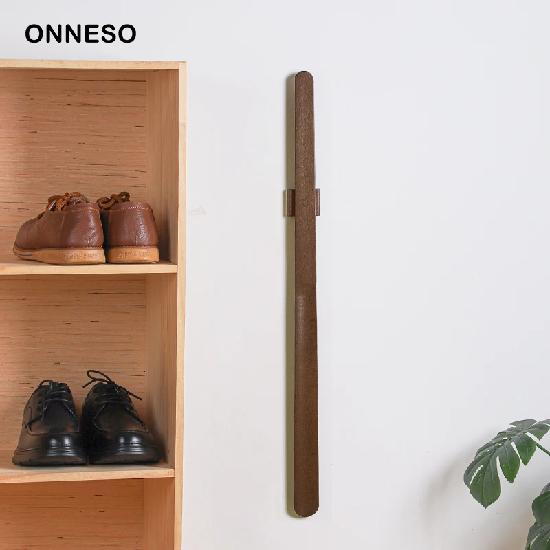 Kayın uzun saplı manyetik ayakkabı çekeceği, bükülmeden ayakkabılara bağlanıyor, topuktan deforme sağlar