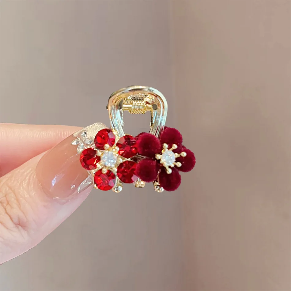Niedliche rote Samt-Pflaumenblüten, kleine Haarklammer für Damen, Herbst und Winter, seitlicher Pony, Haarspange, süßes Festival, Legierungs-Haar-Accessoires – Detail 1