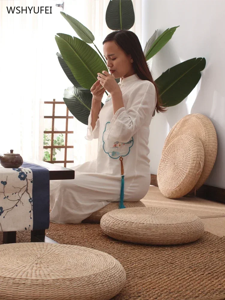 Japanese-style futon straw cushion on the ground thickened round tatami cushions home portable sitting cushion meditation mat 2