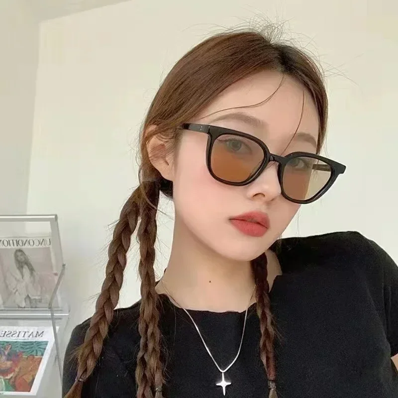 

Stylish Retro Sunglasses Driving Sunshade Sunglasses Square Frame Glasses for UV Protection for Both Men and Women