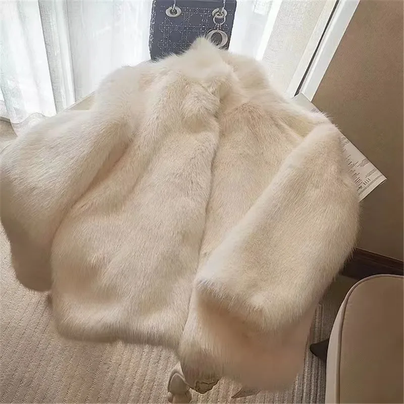 

White Temperament Real Rabbit Fur Coat Female Young Short 2024 New Winter Small Stand Collar W028