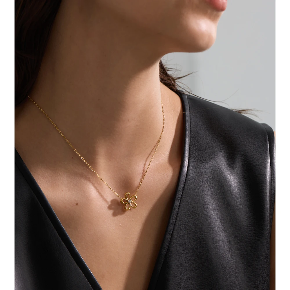 Yhpup Stainless Steel Flower Pendant Necklace Waterproof