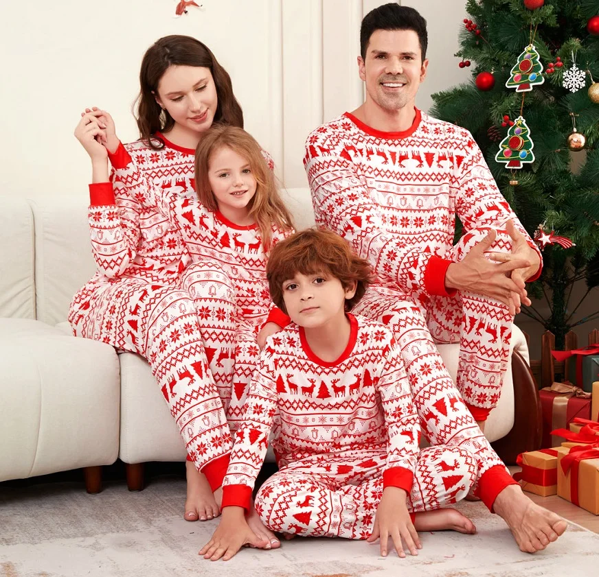 thumbnail image 1 of Pijamas familiares navideños 2025 Conjuntos navideños a juego Conjunto de pijama para adultos y niños con ciervos Mono para bebé Pijamas familiares a juego, 1 of 4