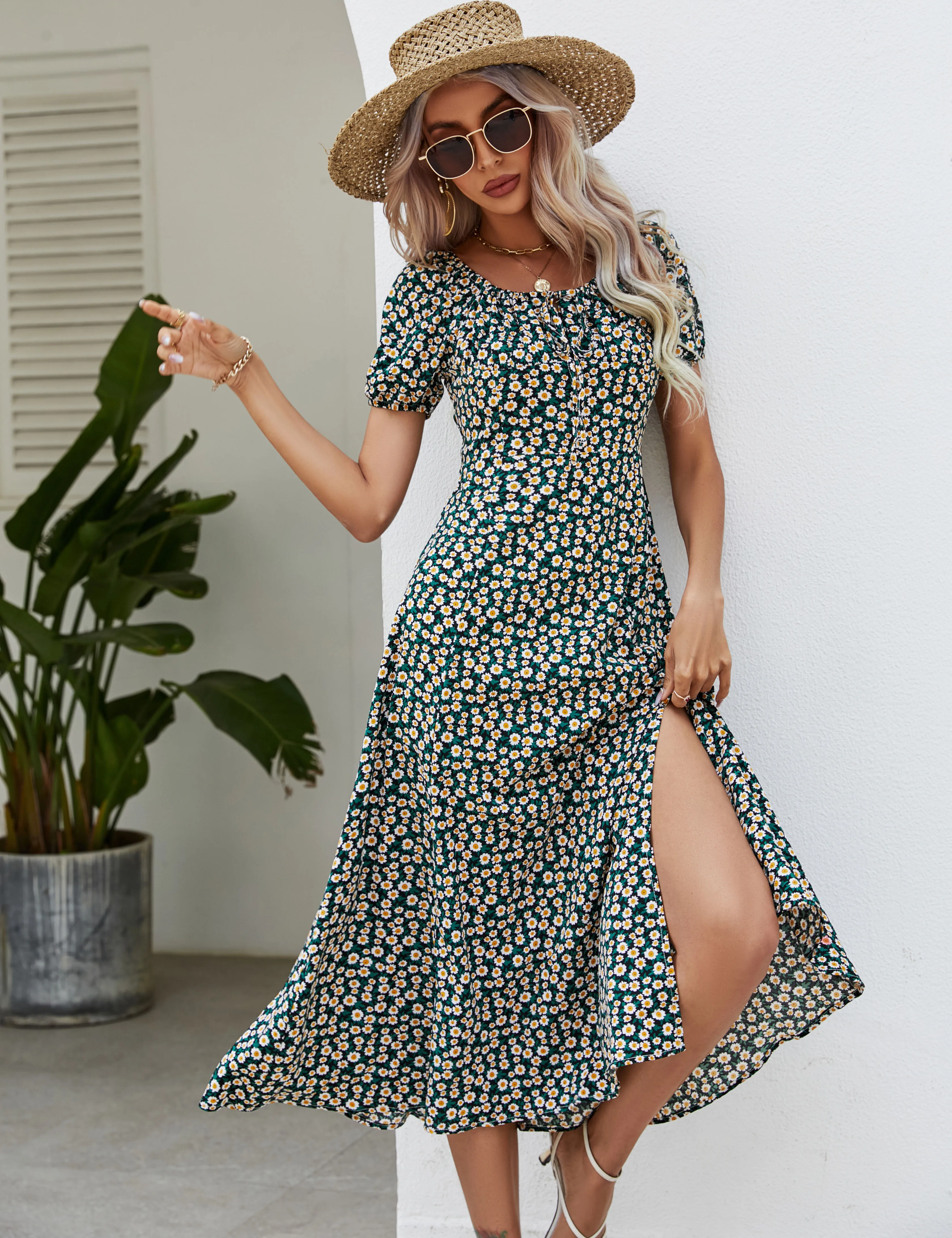 

In stock -2024 Summer New Women's Square Neck Bubble Sleeve French Floral Dress Beach Vacation Style Long Dress
