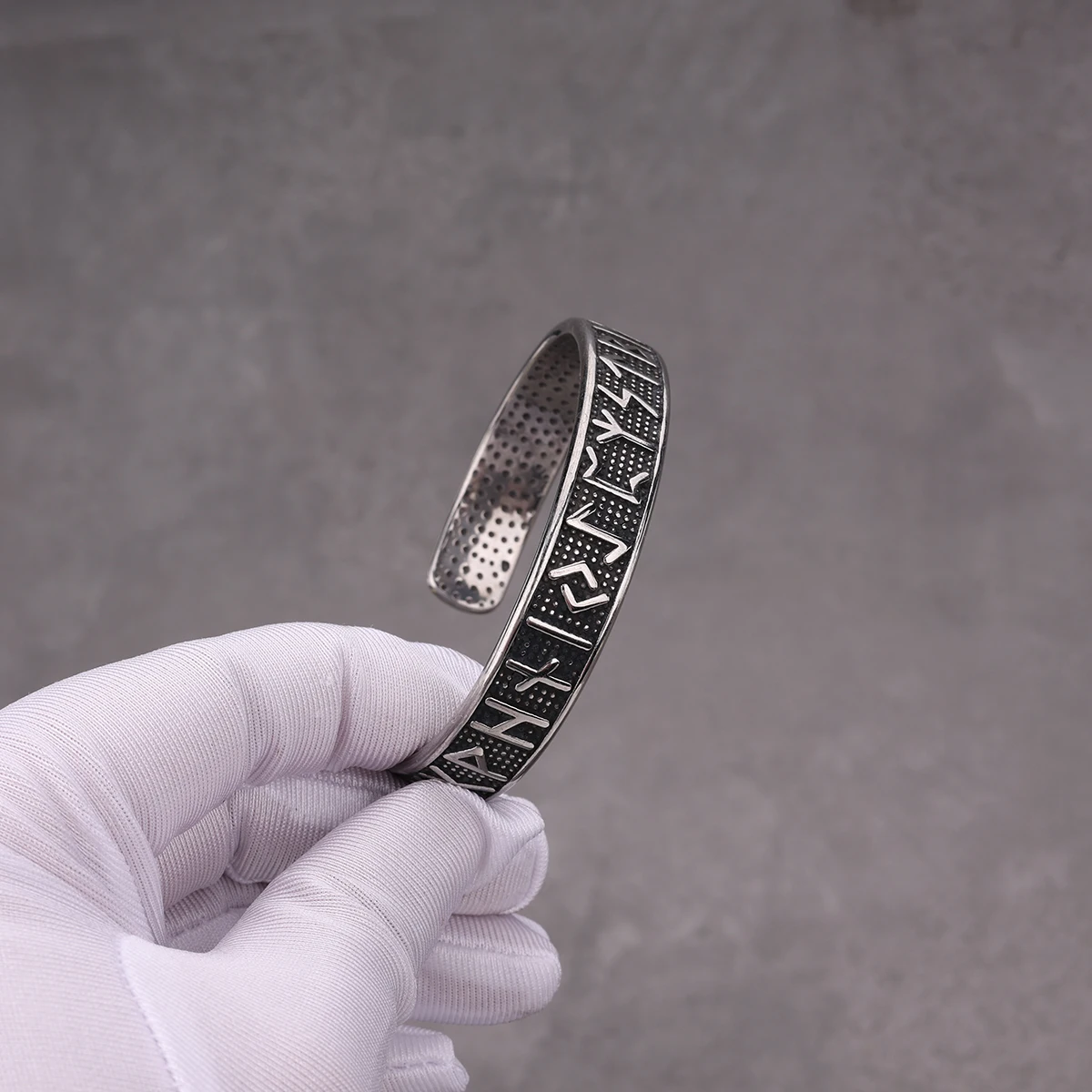Edelstahl-Armreif für Frauen, Vintage-Wikinger-Rune-Amulett-Armband, Schmuck, skandinavischer Punk, Hip-Hop-Handgelenk, Geschenk für Mädchen – Detail 9