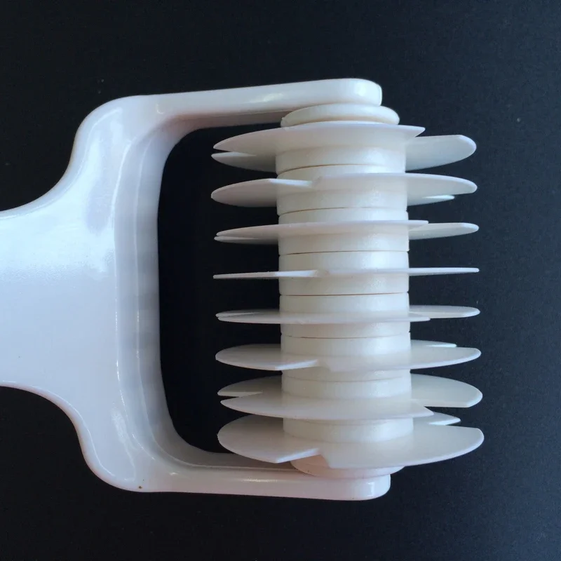 Description Picture 3 of item1PC Pressing Machine Non-slip Handle Kitchen Gadgets Spaetzle Makers Noodles Cut Knife Manual Section Shallot Cutter
