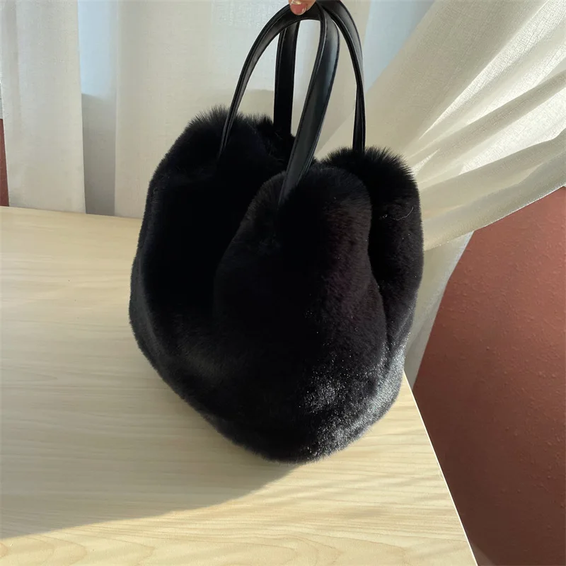 Impresionante bolso de mano tipo cubo de piel sintética de conejo suave para mujer, bolso de hombro de felpa esponjosa de invierno, elegante bolso de fiesta de moda urbana para chicas.