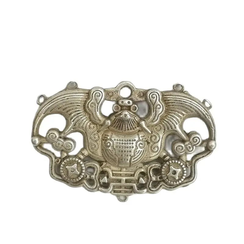 

Подвеска-амулет в виде летучей мыши