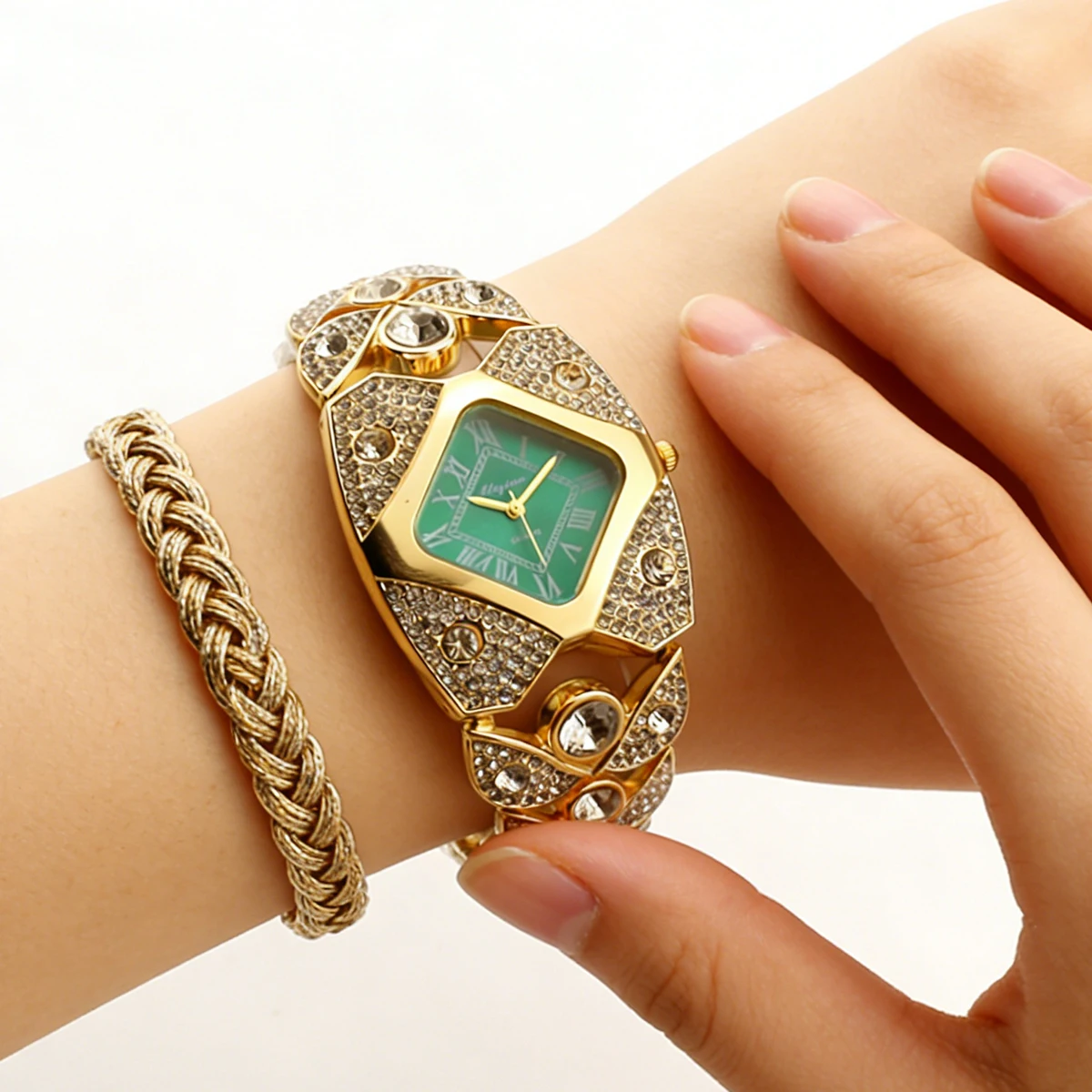 Women's Bracelet Quartz Watch with Diamonds, Fashionable and Casual Style, Versatile and Elegant Wristwatch, Simple Design That Goes with Any Outfit - 2