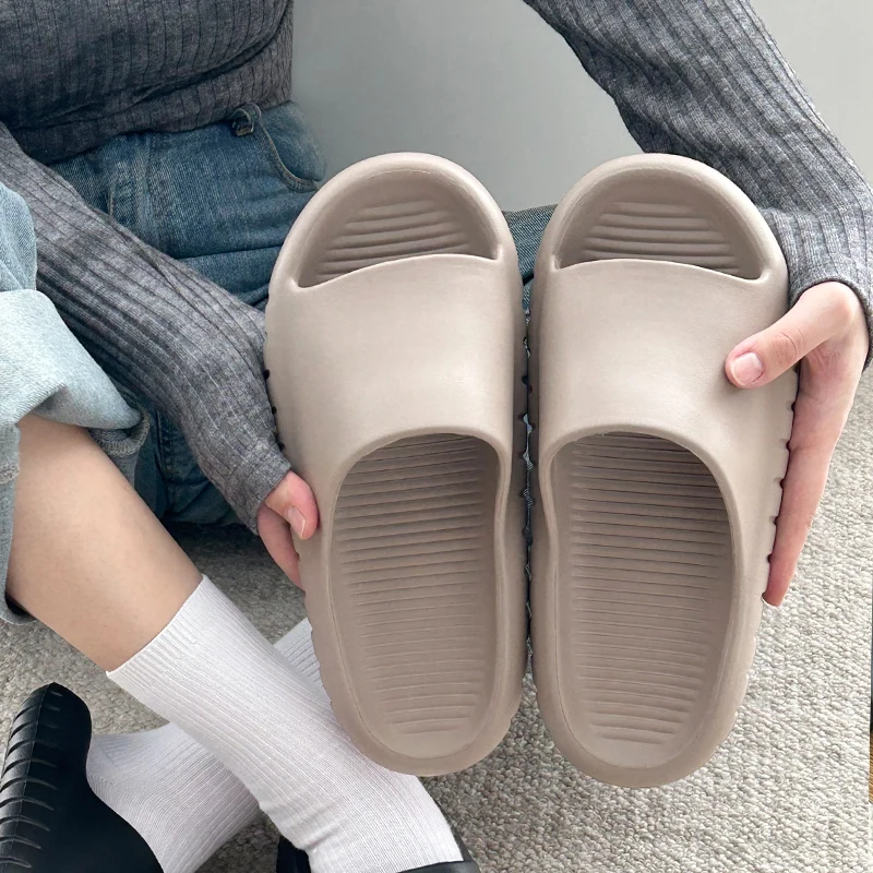 UTUNE Men‘s Trendy Minimalist Non-Slip Home Slippers Comfortable Slides Breathable Soft Thick Sole Casual Summer Beach Sandals 3