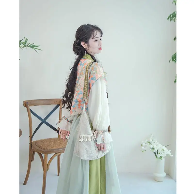 Рисунок 5 - Женская одежда в китайском стиле династии песни