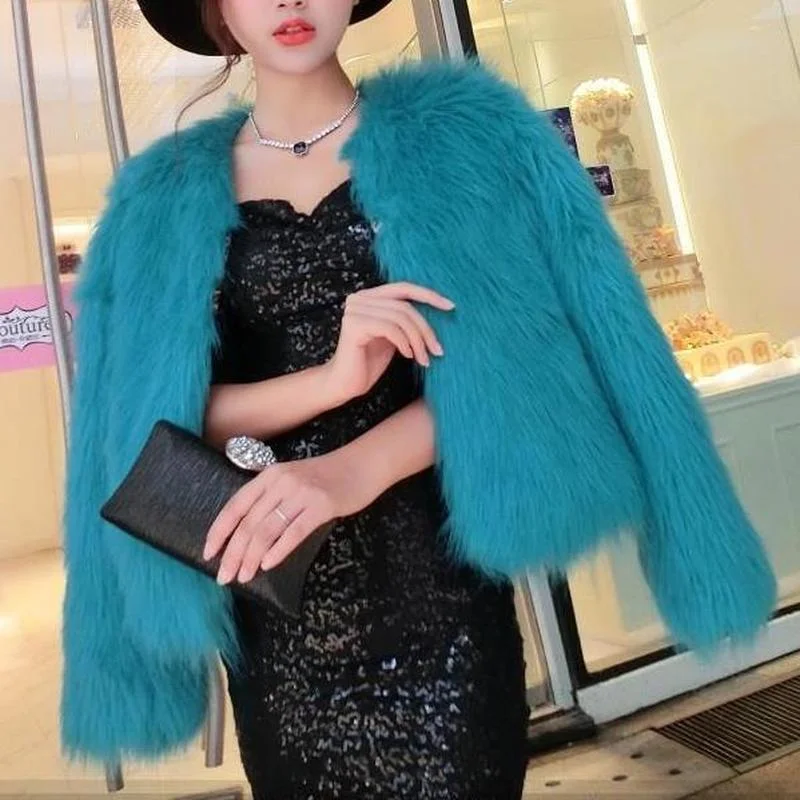 Рисунок 6 - Женское пальто из искусственного лисьего меха