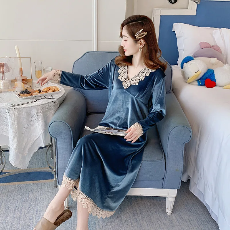 ملابس نوم جديدة مقاس كبير لعام 2025 للسيدات للخريف والشتاء بأكمام طويلة ملابس خارجية مخملية مثيرة جاهزة لارتداء ملابس المنزل