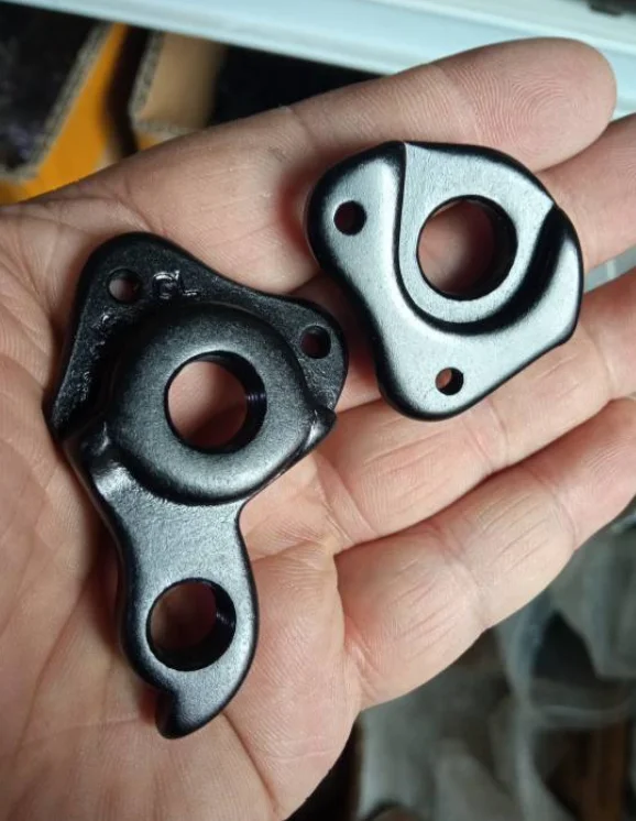 Forcellino Cambio Posteriore GT #2 ATIDH0021 – Gancio Deragliatore In Alluminio Lavorato CNC Per Mountain Bike GT Aggressor, Zaskar, Avalanche E Altri – Argento