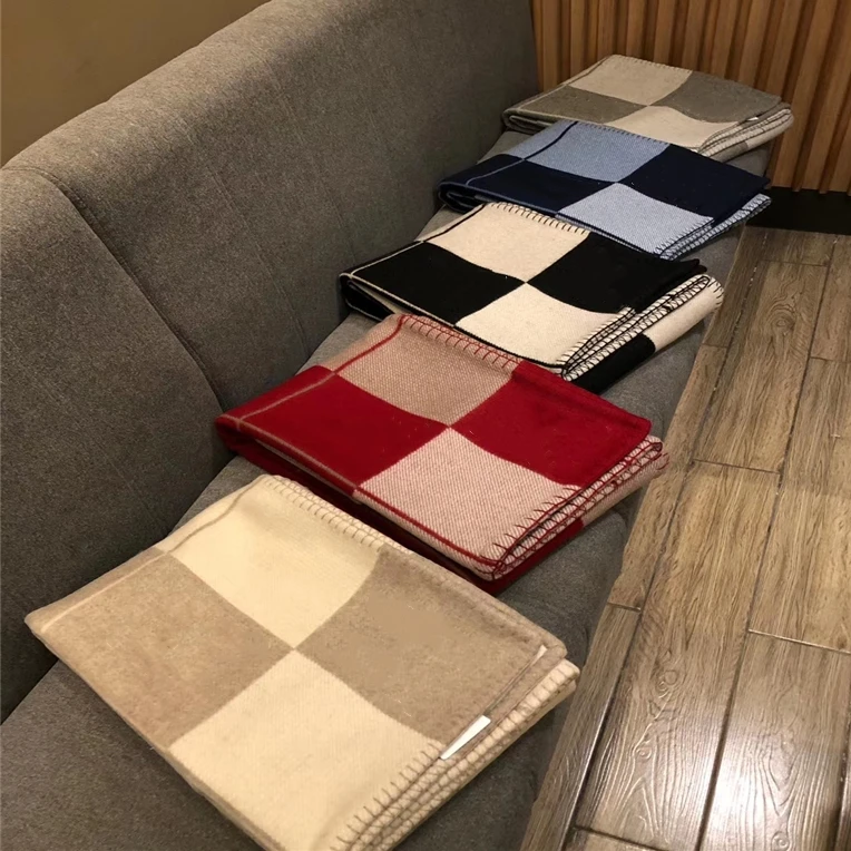 

European Style Aristocratic Letter Blanket Shawl Luxury Thickened Beige Thick Air-conditioned Sofa Blanket Home Decoration