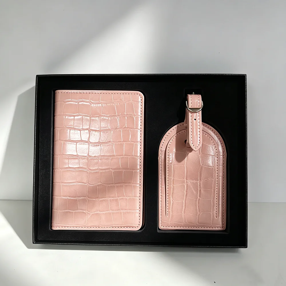 Set Regalo di Lusso con Porta Passaporto e Etichetta Bagaglio Personalizzabile, Accessori da Viaggio per Uomo e Donna - immagine 4