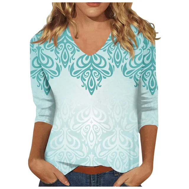 A Camiseta Estampada de Gola V Versátil: Um Essencial para o Guarda-roupa Moderno A Camiseta Estampada de Gola V Versátil: Um Essencial para o Guarda-roupa Moderno