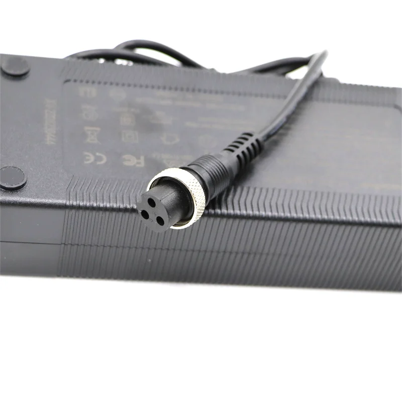 Original Kaabo Mantis Ladegerät 67,2 V 1,75 A Netzteil Schnelleres Ladegerät für Kaabo Mantis 10 60 V 18,2 Ah Elektroroller-Ladegerät – Detail 5