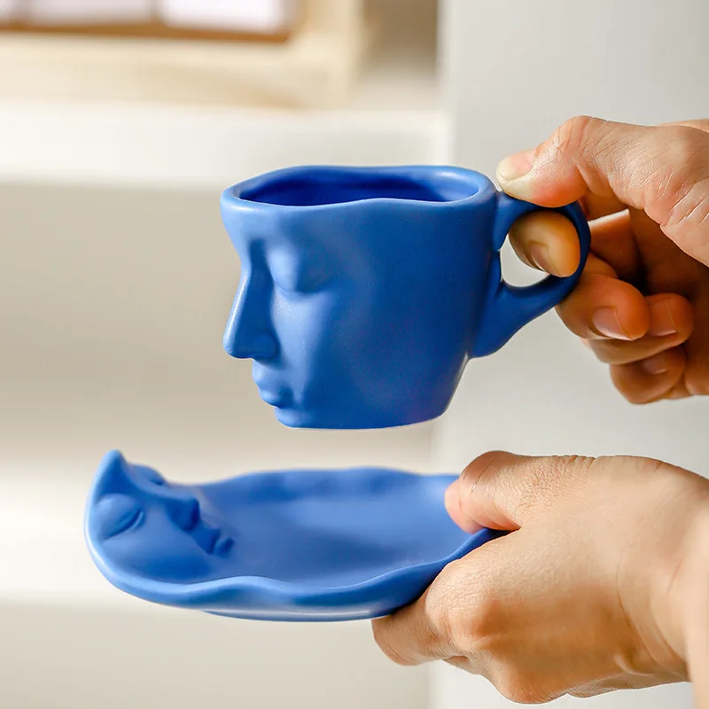 Ceramic Coffee Cup Set 1pc 100ml Ceramic Mug with Saucer Metal Touching Face Creative Kiss Espresso Cup Christmas Gift Birthday Wedding Gift