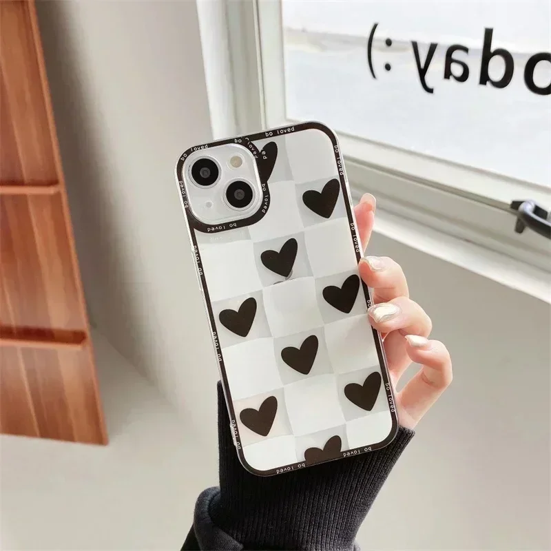 thumbnail image 1 of Funda blanda con diseño de cuadros y corazones de amor para iPhone 11, 12, 13 Pro Max, X, XR, XS Max, 6, 7, 8 Plus, protección de lente transparente, 1 of 5