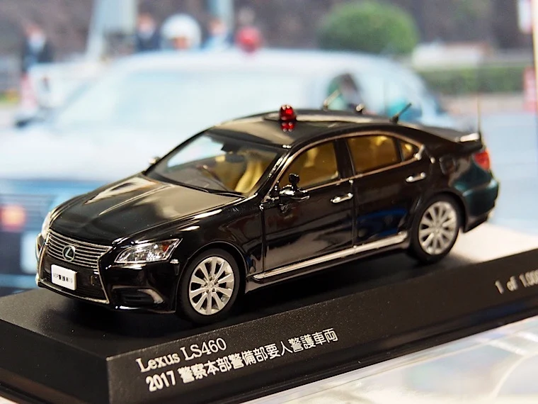 

RaiS lexus LS460 1:43 2017 Japanese police car Alloy car mode Toys