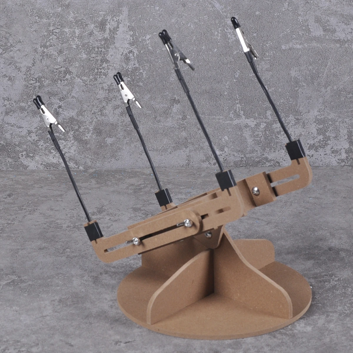 Panzermodell-Bausatz: Verstellbarer Ausstellungs- und Lackierständer für Plastikmodellbau im Maßstab 1:35/48/72 – Detail 2