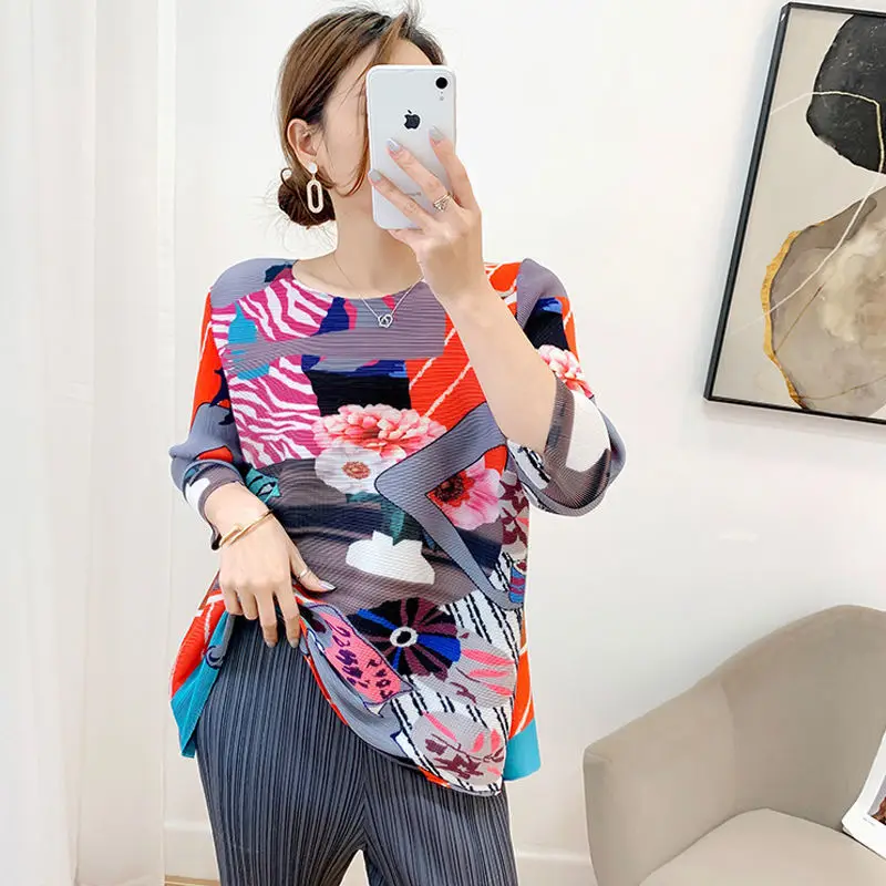 

Модная плиссированная футболка, женский летний топ, новинка 2023, свободная тонкая Универсальная футболка с рукавом 3/4 и круглым вырезом, женские топы с принтом