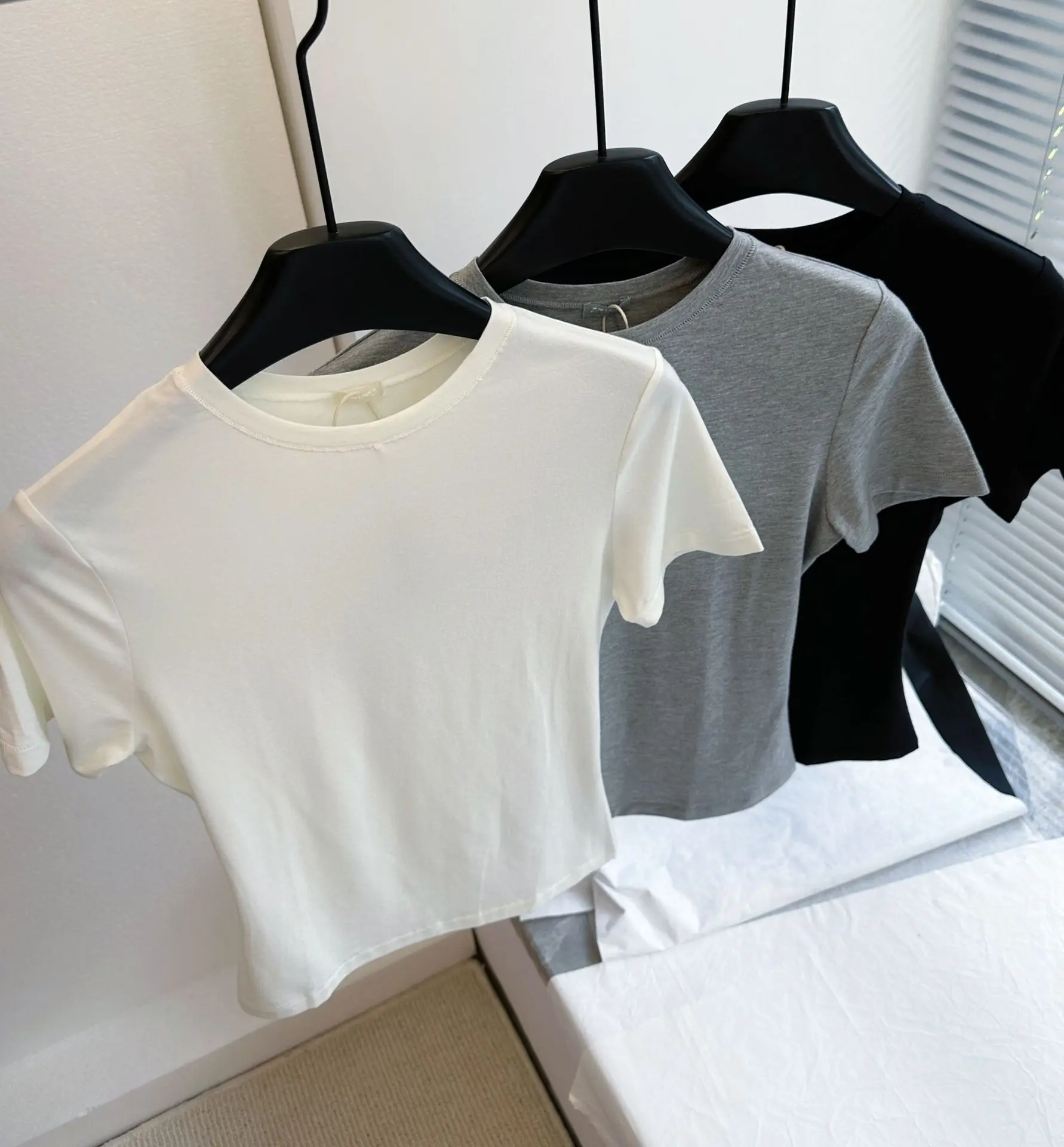 

Grey/Black/White Nude Cotton Elastic Spring/Summer Tight and Comfortable T-Shirt for Women