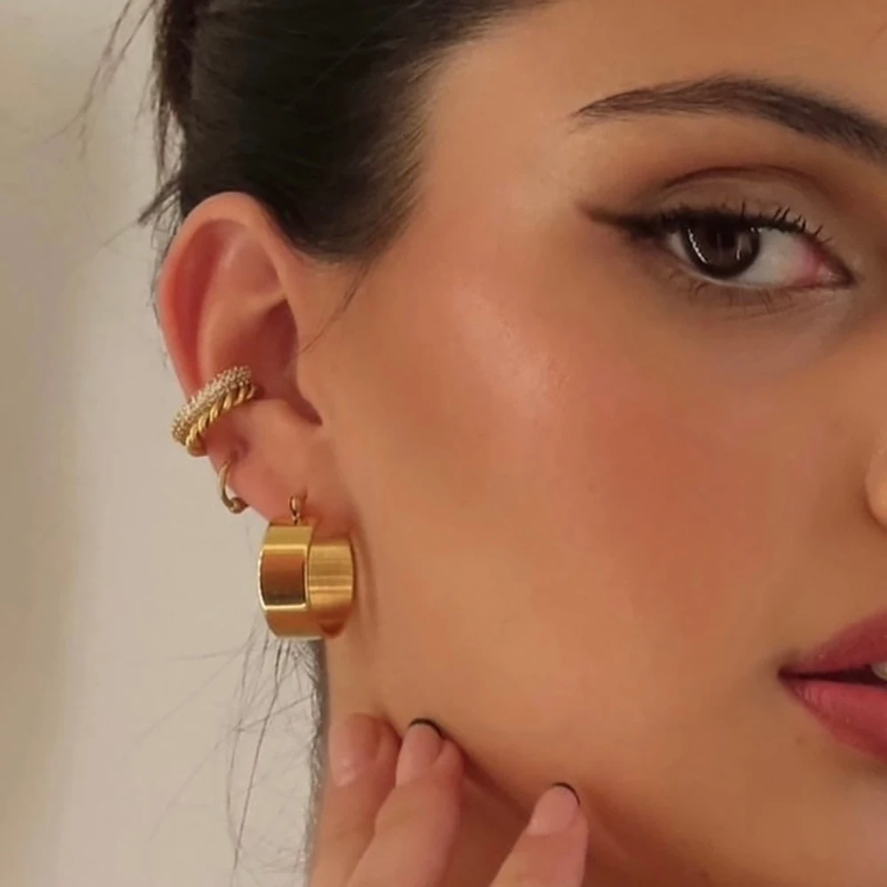 Minimalist Twisted CC No Piercing Earclips Gold Color Small Circle Clip Earrings Ear Cartilage Cuff for Women Girls Adult Gift