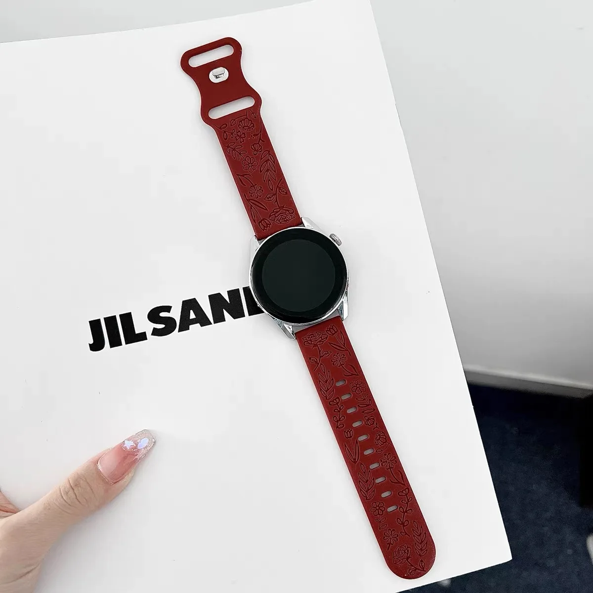 Elegant Rose Engraved Silicone Sport Band - Breathable 18mm Wristband