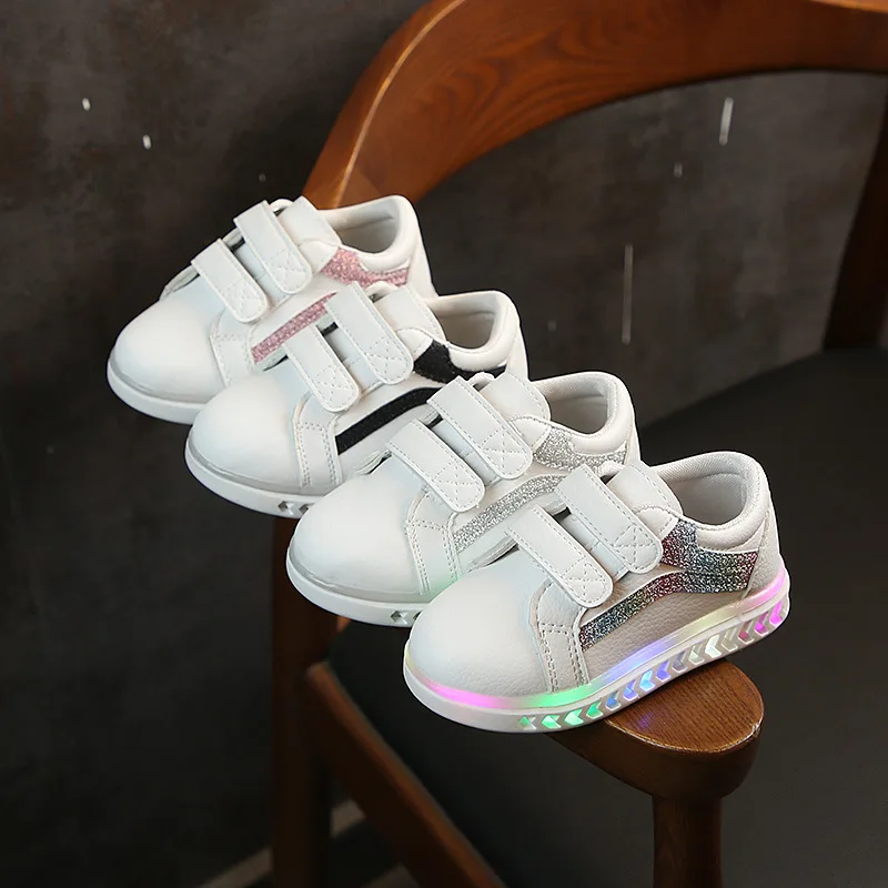 

Children's Luminescent Board Shoes Casual Shoes Soft Soles Boys and Girls Sports Shoes LED Lights Flats Small White Shoes