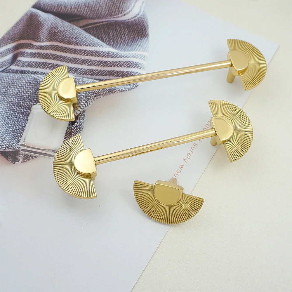 Scalloped Latão Cabinet Door Handles, Gold Sunburst