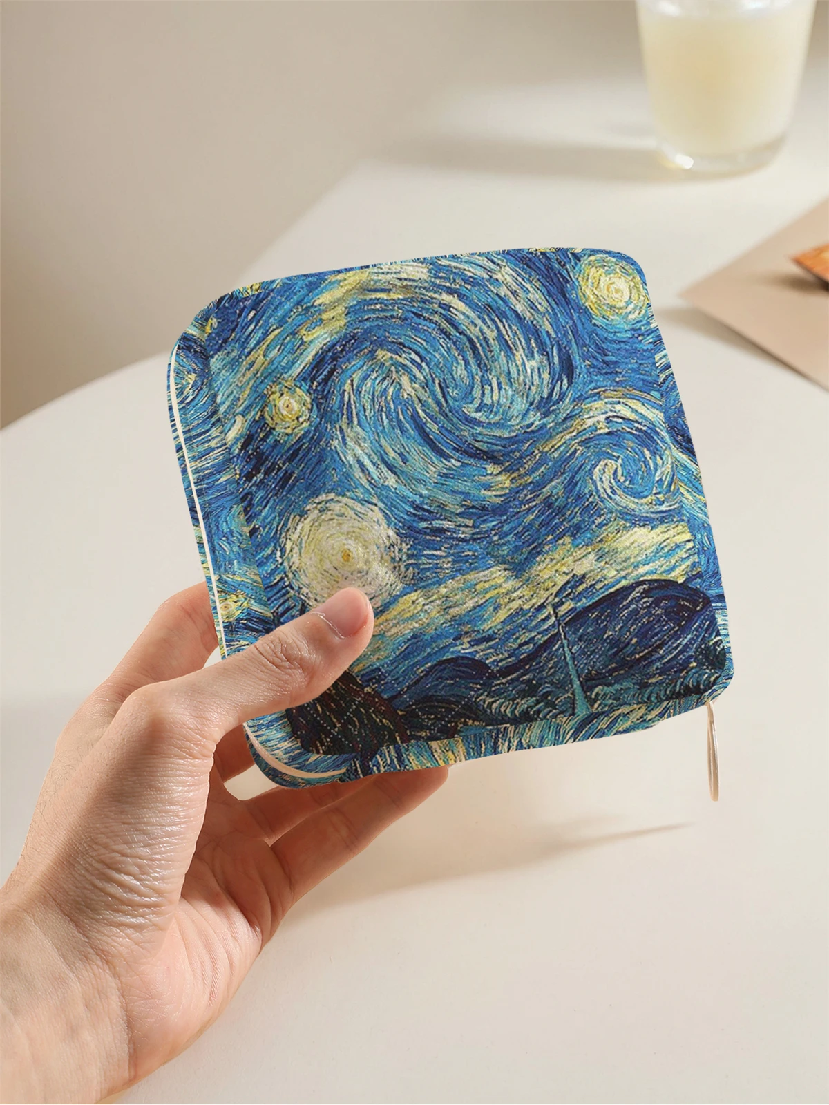 1 portable sanitary napkin storage bag, Van Gogh starry sky pattern and diamond mesh material, lightweight women's tissue bag