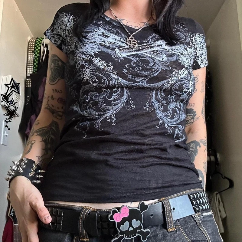 00s|emo Grunge Crop Top - V-neck Slim Fit Y2k Graphic Tee