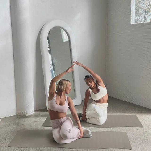 2025 New Wave Shape TPE Yoga Mat， Eco-Friendly 4mm Gym Fitness Custom Laser Wave Shape Travel Yoga Mat