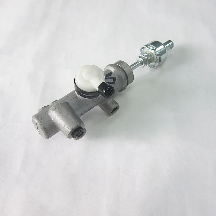 Clutch master cylinder 31420-60030 for Toyota LAND CRUISER PRADO GRJ120 KZJ120 LJ120 RZJ120 TRJ120 2002-2010 MTM