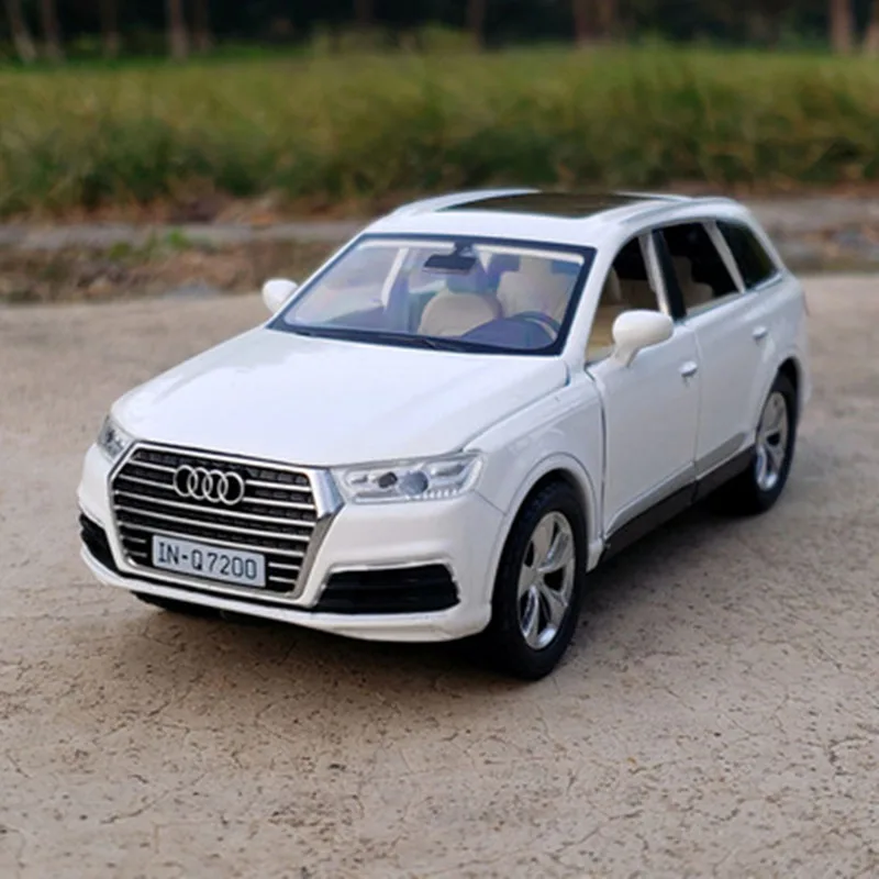 hotwheels cars 1:32 AUDI Q7 SUV Alloy Car Model Diecast & Toy Vehicles Metal Toy Car Model Collection High Simulation Sound and Light Kids Gift tow truck toy Diecasts & Toy Vehicles