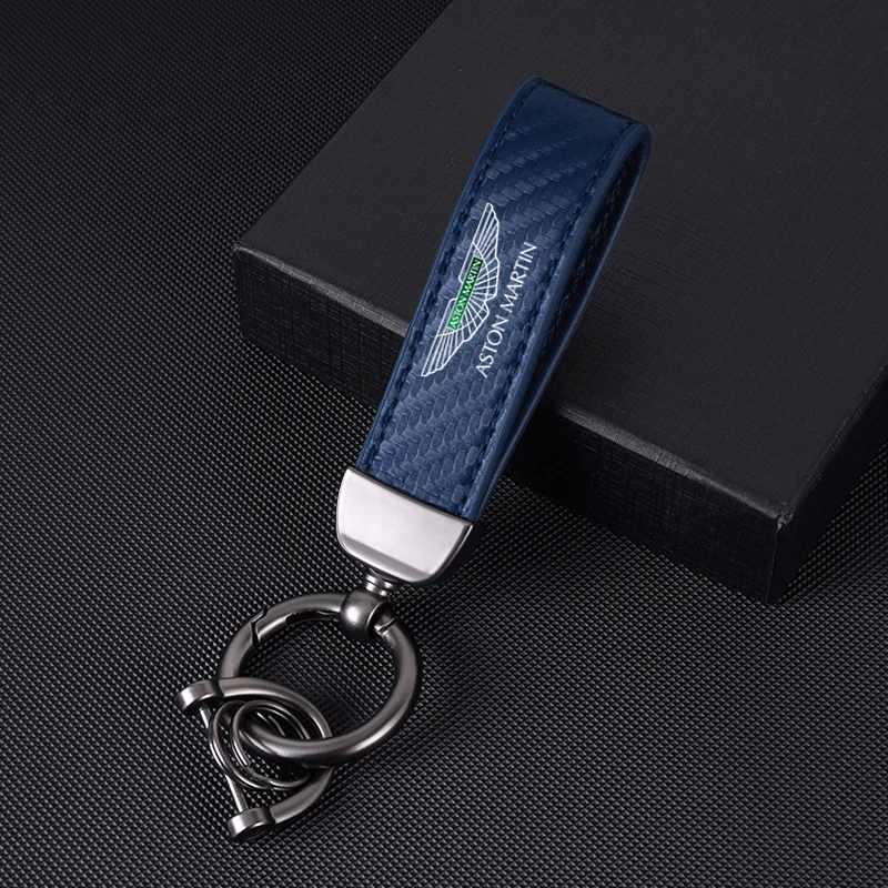 Aston Martin Carbon Fiber Look Sleutelhanger - Grijs metallic design close-up