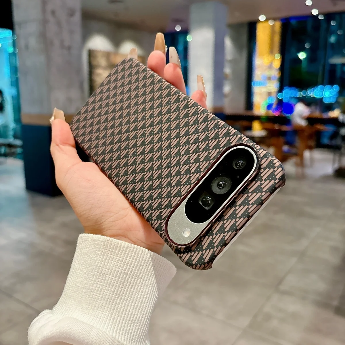 Carbon Fiber Kevlar Pattern Magnetic Phone Case - Slim Hard Plastic Cover