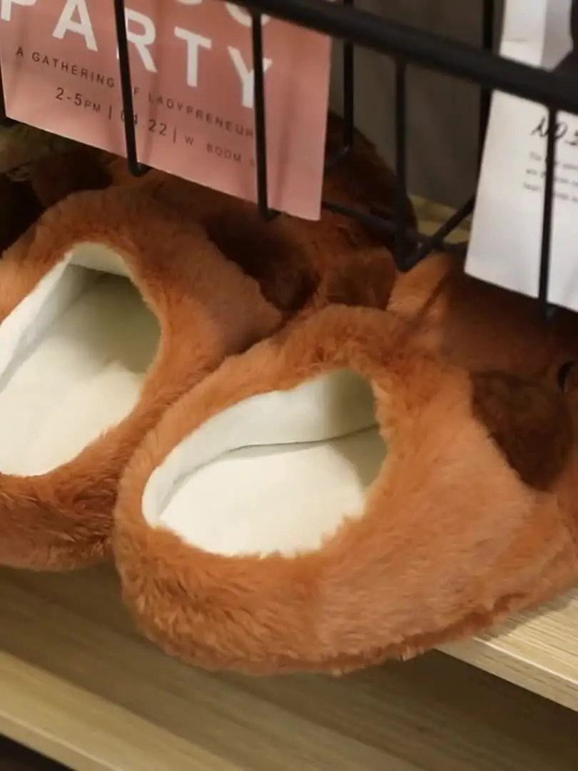 Pantofole Invernali Capibara In Peluche Caldo - Unisex, Suola Antiscivolo In PVC, Modello Chiuso, Taglia UK-6.5 (CN 40-41) Per Piedi 25,5 Cm - 4