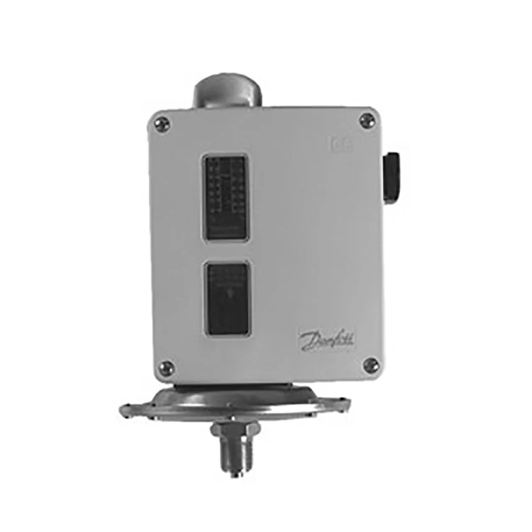 

Pressure sensor RT113 017-519666 with 3/8 pressure connection size cable thread connection Danfoss new original
